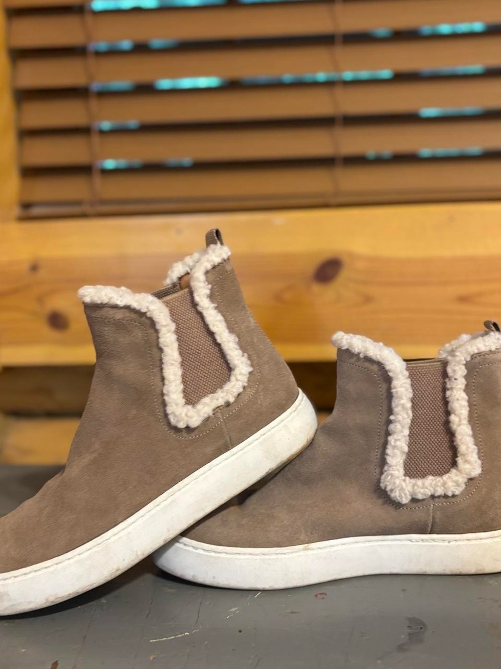 Women’s Taupe Sherpa-Trim Chelsea Boots